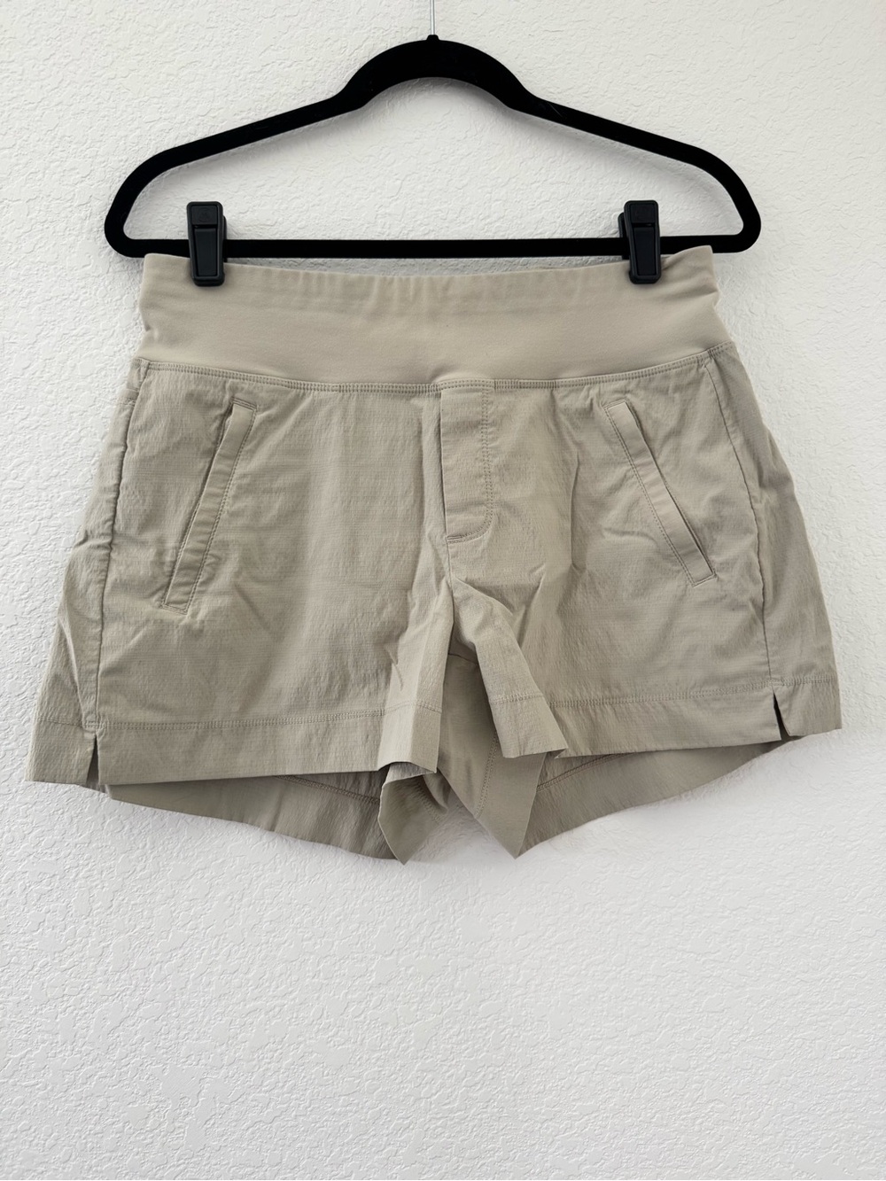 Athleta Trekkie North Short Khaki